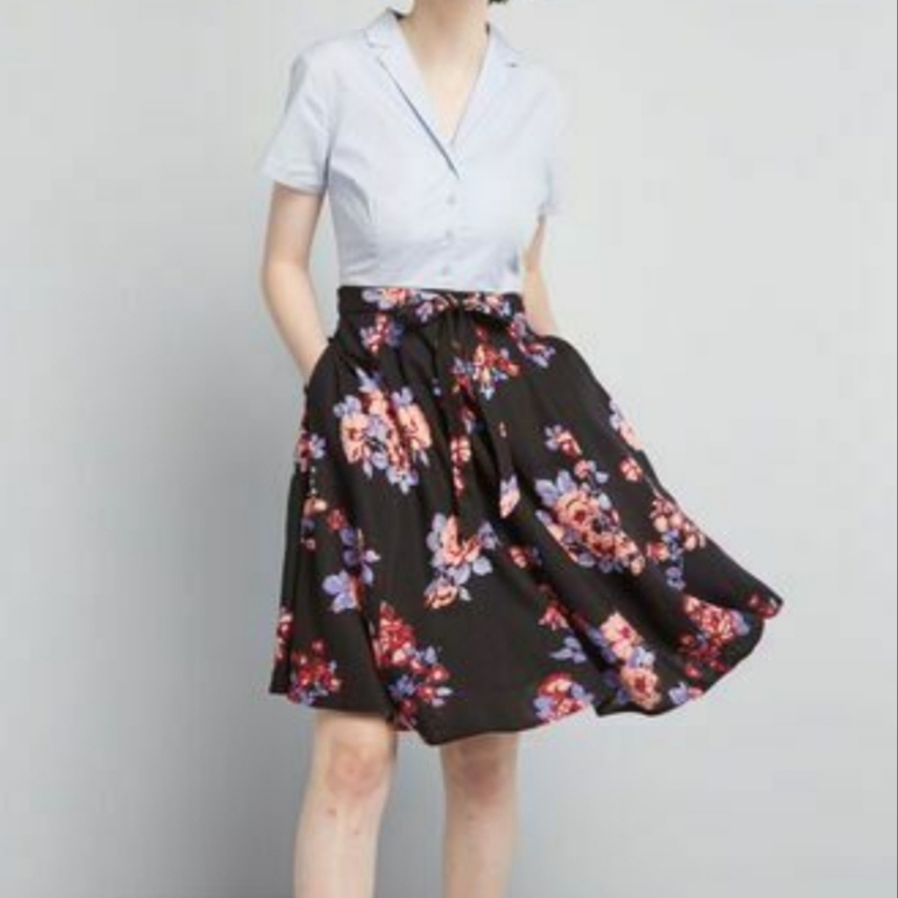 NWOT Modcloth Black Blue Floral Fit & Flare Shirt Dress. Size Large